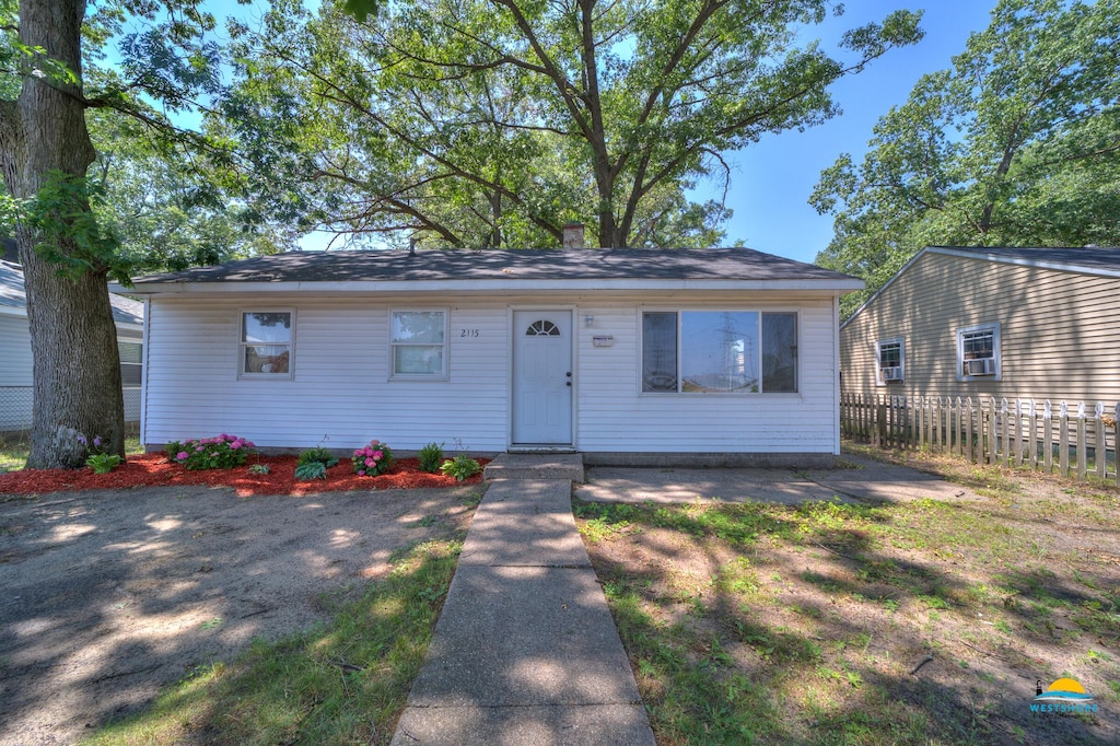2115 Valley St, Muskegon, MI 49444 - photo 1