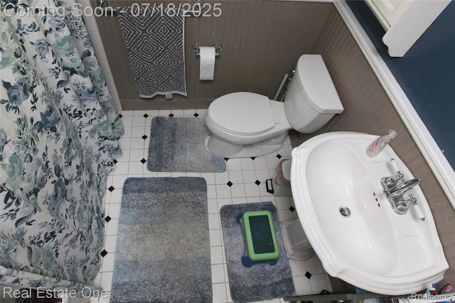 483 Rochdale Dr S, Rochester Hills, MI 48309 - full bath featuring tile patterned floors and a shower with shower curtain