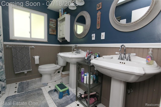 483 Rochdale Dr S, Rochester Hills, MI 48309 - bathroom featuring a wainscoted wall and toilet
