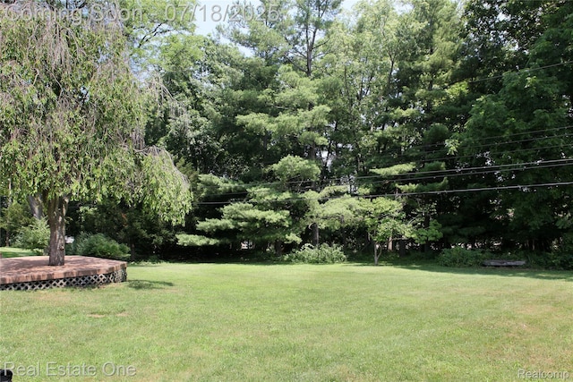 483 Rochdale Dr S, Rochester Hills, MI 48309 - view of grassy yard