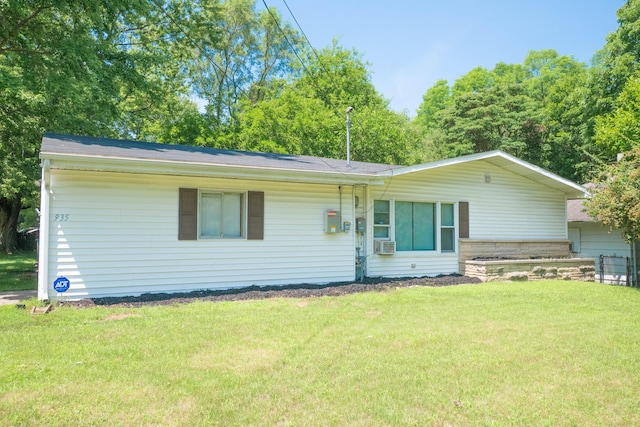 935 N Ave, Battle Creek, MI 49017 - ranch-style home with a front lawn and cooling unit