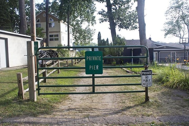 93402 Lee Dr Unit 1, Dowagiac, MI 49047 - view of gate