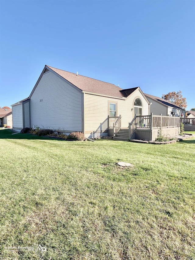 9330 Pinecrest Ct, Davison, MI 48423 - rear view of house with a lawn and a wooden deck