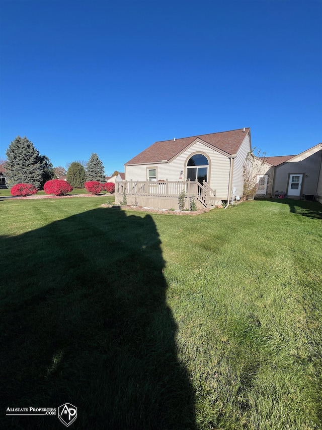 9330 Pinecrest Ct, Davison, MI 48423 - view of grassy yard with a wooden deck