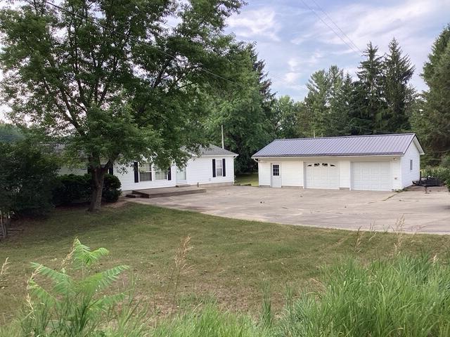 124 Horseshoe Dr, Leroy, MI 49655 - photo 1