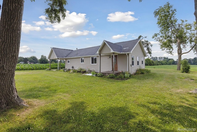 1612 Fischer Dr, Saginaw, MI 48601 - view of side of property with a yard