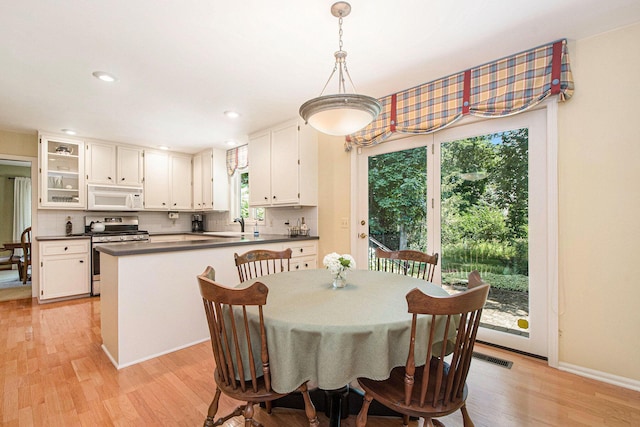 1410 Rothbury Dr NE, Grand Rapids, MI 49505 - dining space featuring light wood-type flooring and recessed lighting