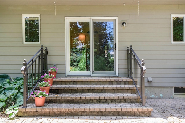 1410 Rothbury Dr NE, Grand Rapids, MI 49505 - property entrance