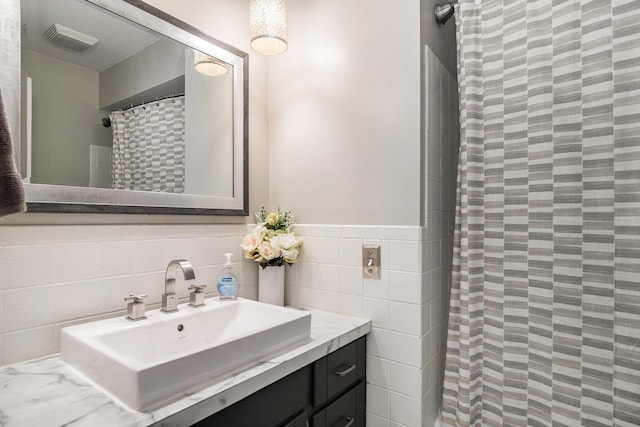 1836 Ridgewood Ave SE, Grand Rapids, MI 49506 - bathroom featuring a shower with curtain, vanity, and tile walls