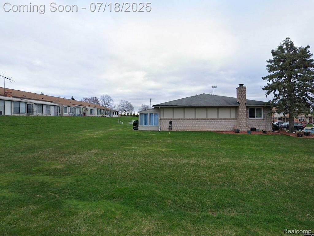 25204 Franklin Ter, South Lyon, MI 48178 - view of grassy yard