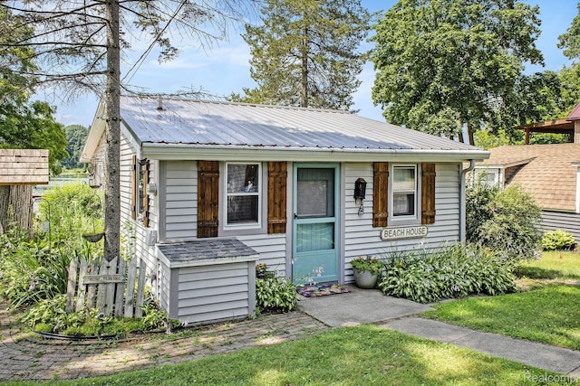 636 Swains Lake Dr, Concord, MI 49237 - view of front of house featuring a metal roof
