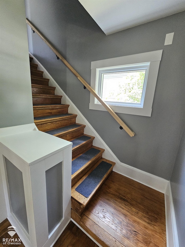 624 E Comstock St, Owosso, MI 48867 - staircase with wood finished floors and baseboards