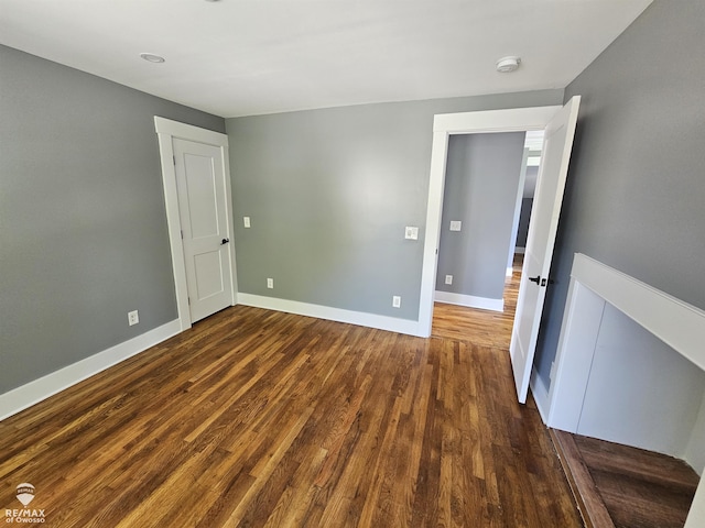 624 E Comstock St, Owosso, MI 48867 - empty room with a smoke detector and dark wood finished floors