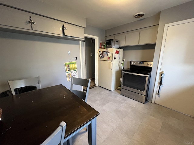 3841 Westpoint St, Dearborn, MI 48124 - kitchen with stainless steel appliances