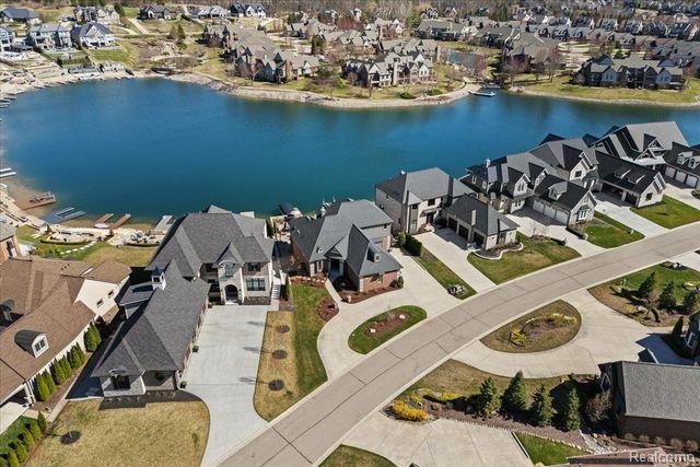 8353 Pier Point Ct, South Lyon, MI 48178 - photo 1