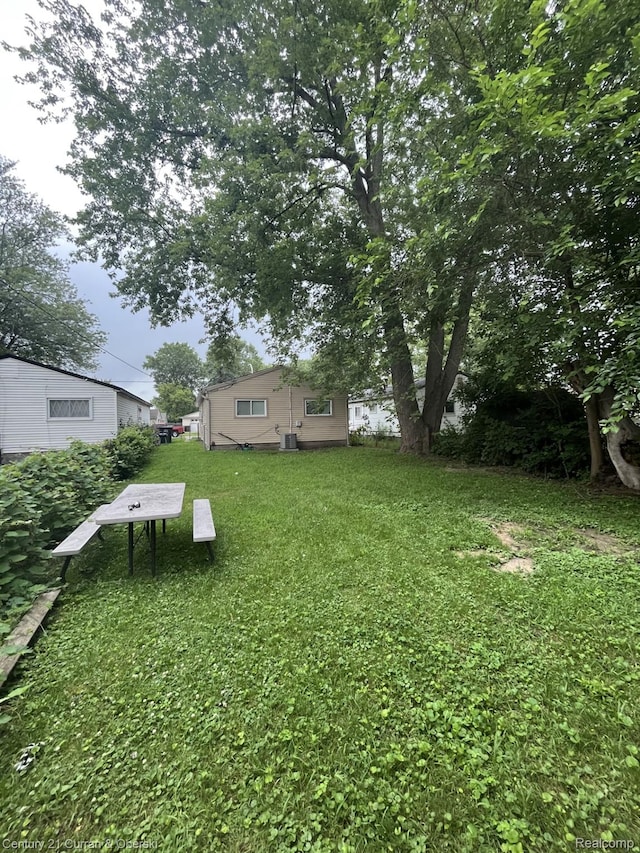 6179 Sylvia St, Taylor, MI 48180 - view of green lawn