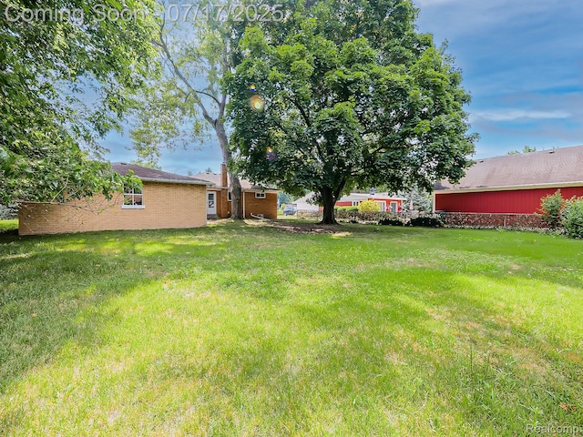 2314 Middlebelt Rd, West Bloomfield, MI 48324 - view of green lawn