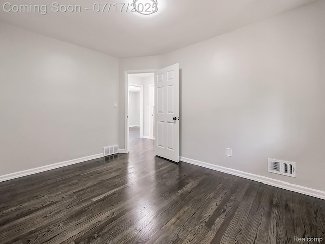 2314 Middlebelt Rd, West Bloomfield, MI 48324 - unfurnished room featuring dark wood-style floors and baseboards
