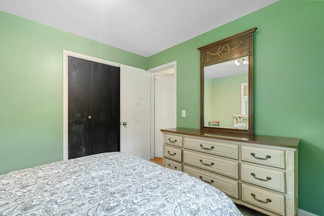 923 Par 4 Rd, Kalamazoo, MI 49008 - bedroom with a closet