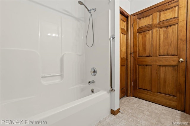 6893 Sanford Rd, Howell, MI 48855 - full bathroom featuring shower / tub combination