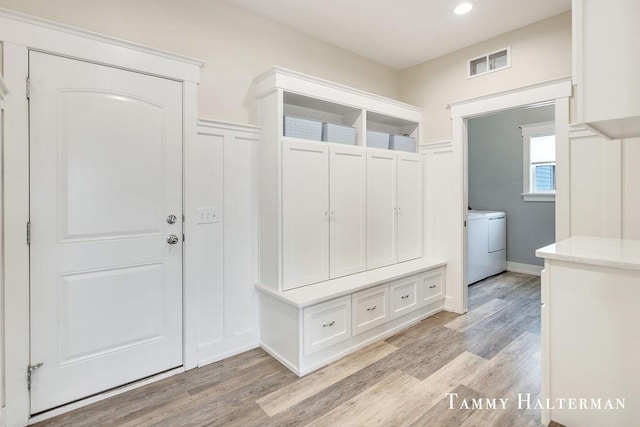 6129 W Bay Ct, Hudsonville, MI 49426 - mudroom featuring light wood-style flooring, washer / clothes dryer, and recessed lighting