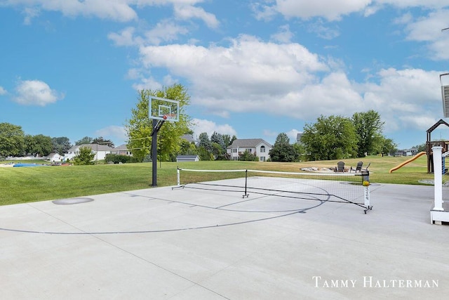 6129 W Bay Ct, Hudsonville, MI 49426 - view of sport court with a lawn and community basketball court
