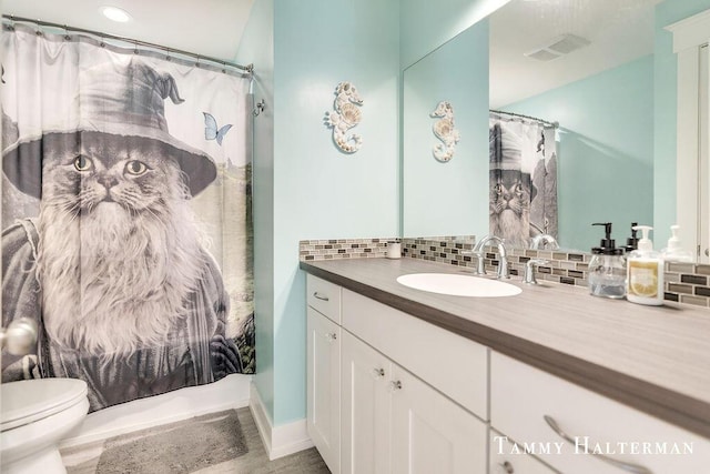 6129 W Bay Ct, Hudsonville, MI 49426 - full bathroom with vanity, decorative backsplash, and a shower with curtain