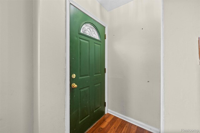 8460 Busko Ave, Utica, MI 48093 - foyer entrance featuring dark wood-style flooring and baseboards