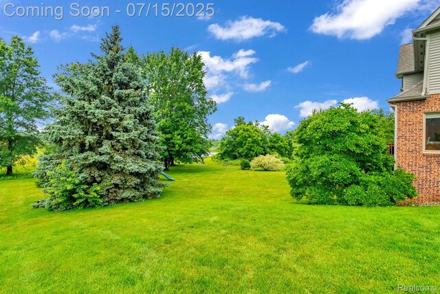 11656 Kings Colony, Grand Blanc, MI 48439 - view of grassy yard