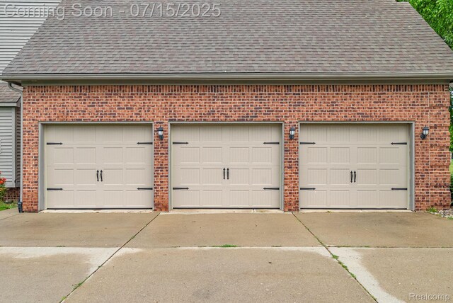 11656 Kings Colony, Grand Blanc, MI 48439 - view of garage
