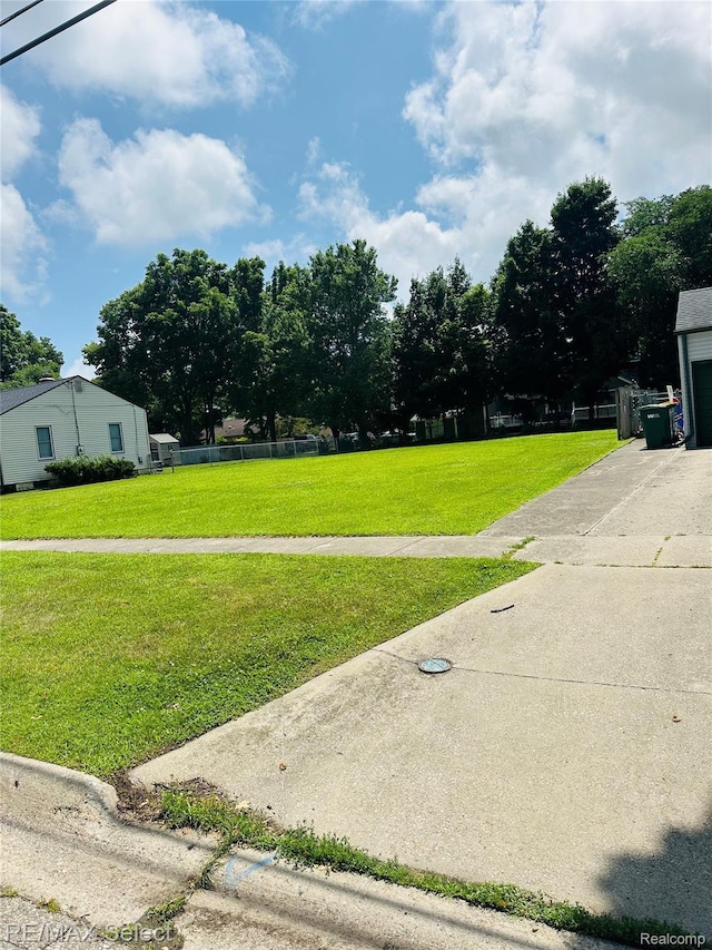 1252 Beatrice St, Flushing, MI 48433 - photo 2