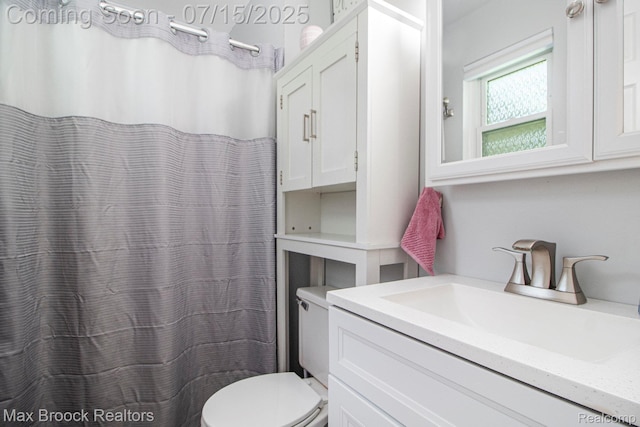 761 Stoney Dr, South Lyon, MI 48178 - full bath with vanity and curtained shower