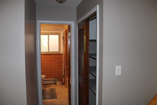 2906 Syracuse St, Dearborn, MI 48124 - corridor with tile walls