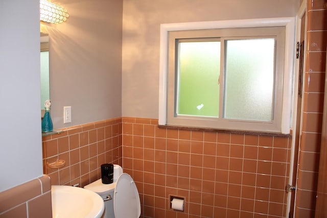 2906 Syracuse St, Dearborn, MI 48124 - bathroom with toilet and a wainscoted wall