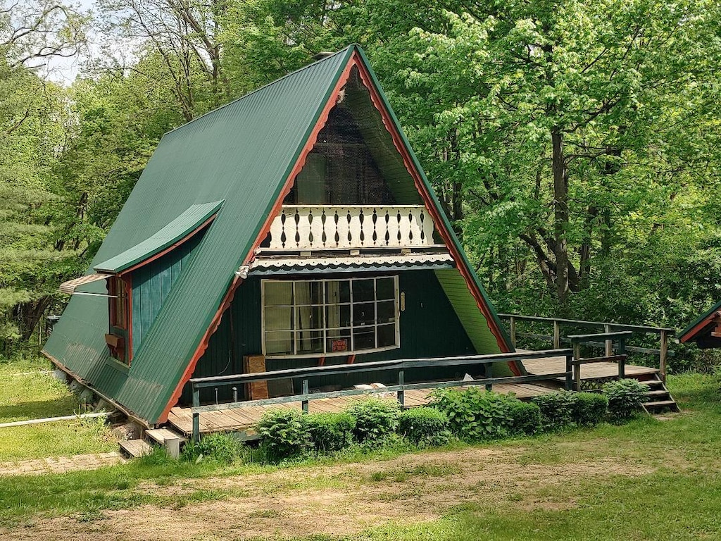 13756 Broadway Rd, Three Rivers, MI 49093 - exterior view of a heavily wooded area