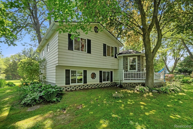 3439 N Mill Rd, Dryden, MI 48428 - tri-level home with a front yard