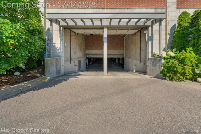 2051 Villa Rd Unit 302, Birmingham, MI 48009 - garage with asphalt driveway