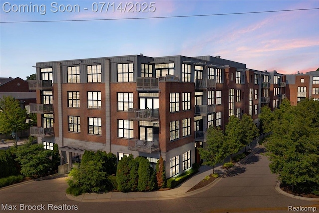 2051 Villa Rd Unit 302, Birmingham, MI 48009 - property at dusk with a view of apartment building / complex