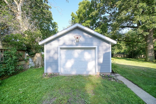 350 N Horton St, Jackson, MI 49202 - detached garage featuring driveway