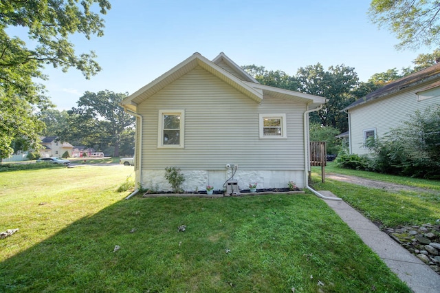 350 N Horton St, Jackson, MI 49202 - view of property exterior with a lawn