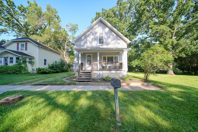 350 N Horton St, Jackson, MI 49202 - view of front of house featuring a porch and a front lawn