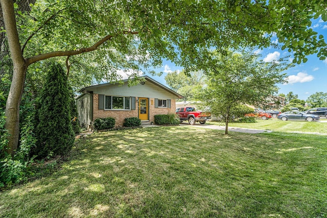 471 Dupont Ave, Ypsilanti, MI 48197 - view of front facade featuring brick siding and a front lawn