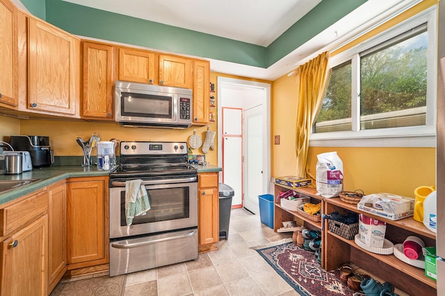 471 Dupont Ave, Ypsilanti, MI 48197 - kitchen with stainless steel appliances and dark countertops