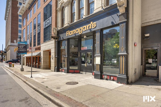 139 Pearl St NW, Grand Rapids, MI 49503 - property entrance