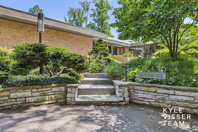 130 Robinwood Ave SE, Grand Rapids, MI 49506 - doorway to property featuring brick siding