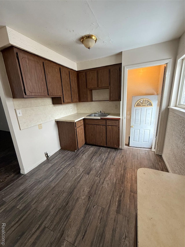 6865 Edgeton, Hamtramck, MI 48212 - photo 11