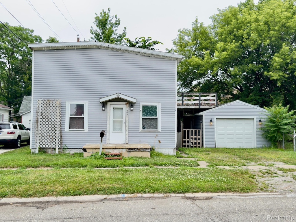 909 Elmwood St, Port Huron, MI 48060 - view of front of house featuring a front lawn