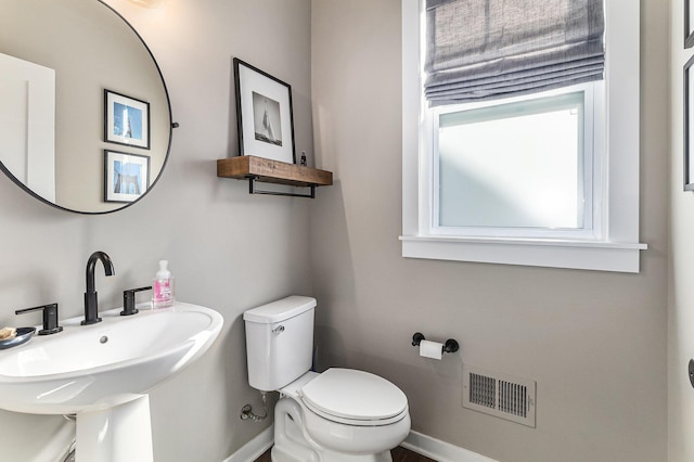 6217 S Trailwoods Dr, Ann Arbor, MI 48103 - bathroom featuring baseboards