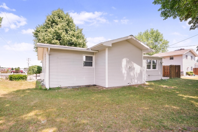 18165 Shamrock Blvd, Big Rapids, MI 49307 - view of side of home