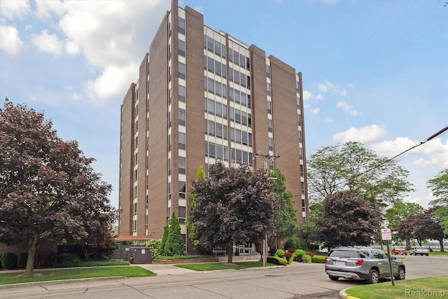 20 Chestnut St Unit 305, Wyandotte, MI 48192 - photo 1